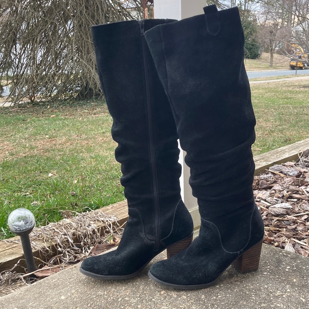 Levity Ursula knee high suede boots